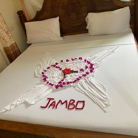 Bed and Breakfast Falcon House Кендва Екстер'єр фото