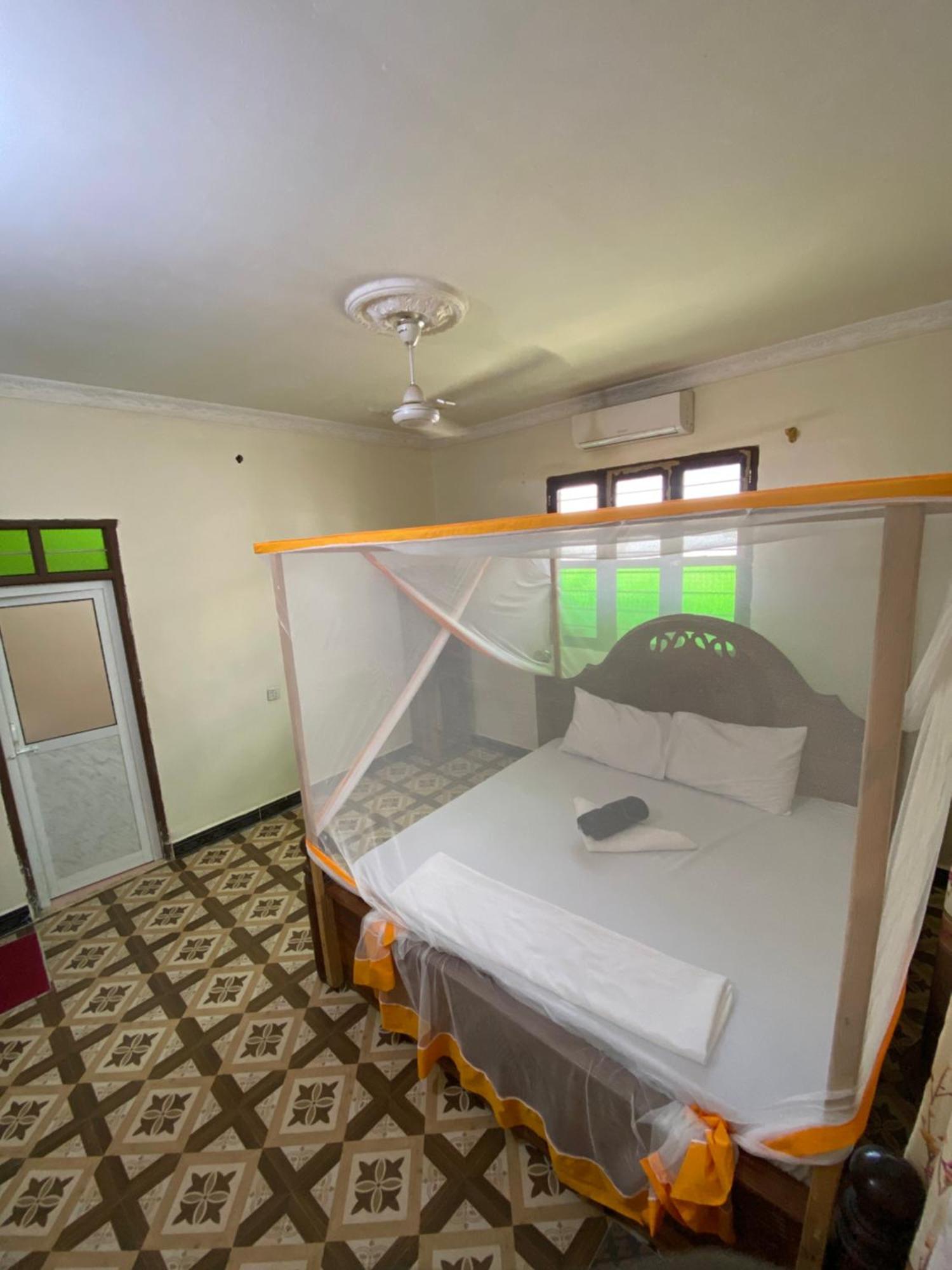 Bed and Breakfast Falcon House Кендва Екстер'єр фото