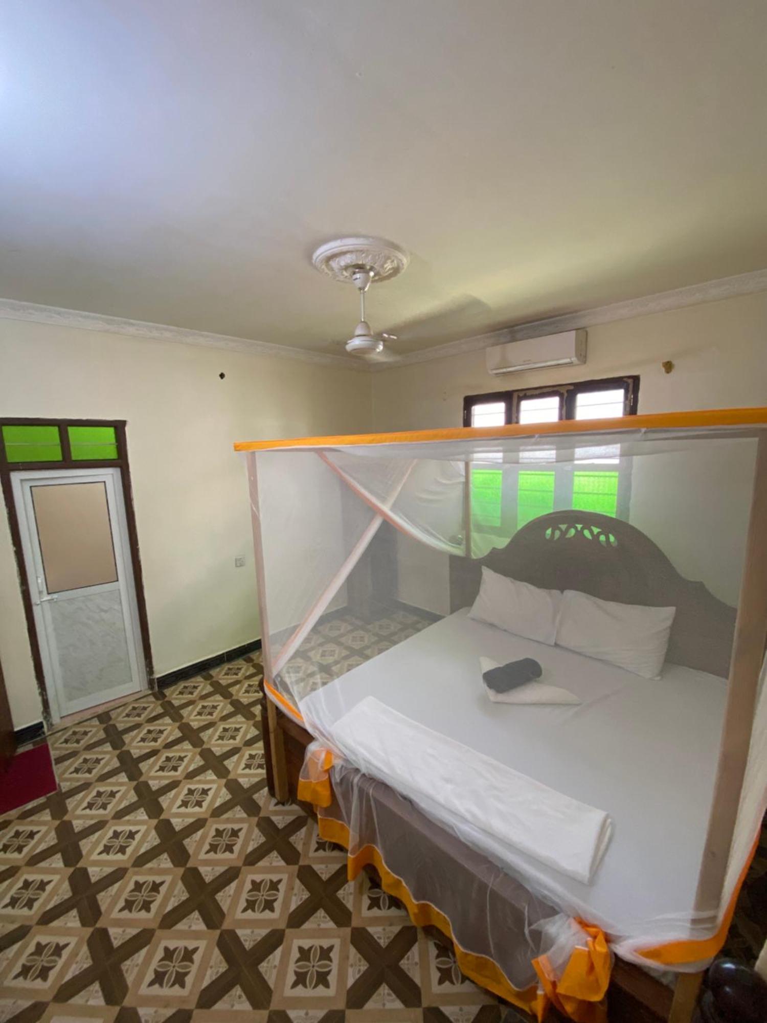 Bed and Breakfast Falcon House Кендва Екстер'єр фото