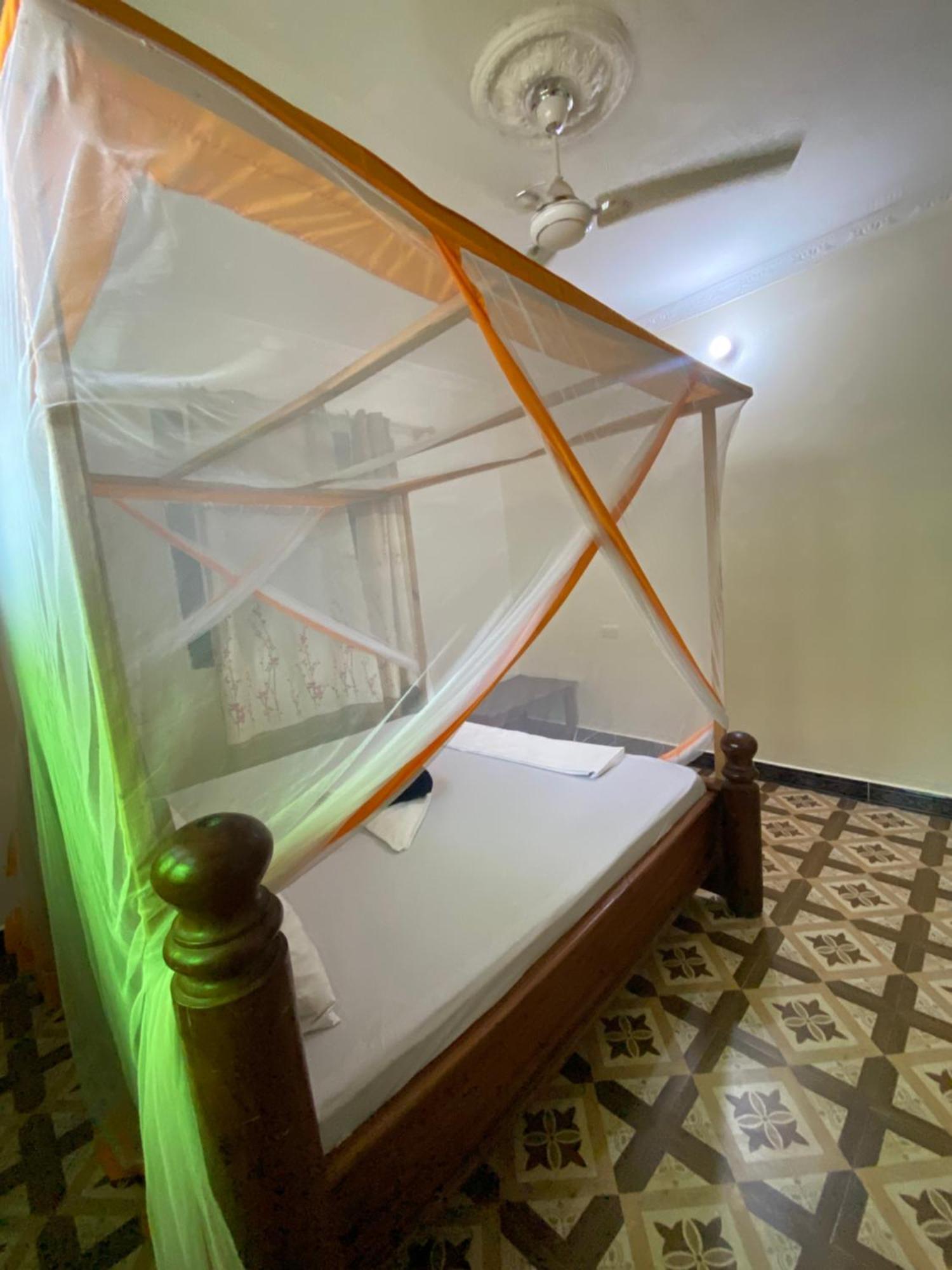 Bed and Breakfast Falcon House Кендва Екстер'єр фото