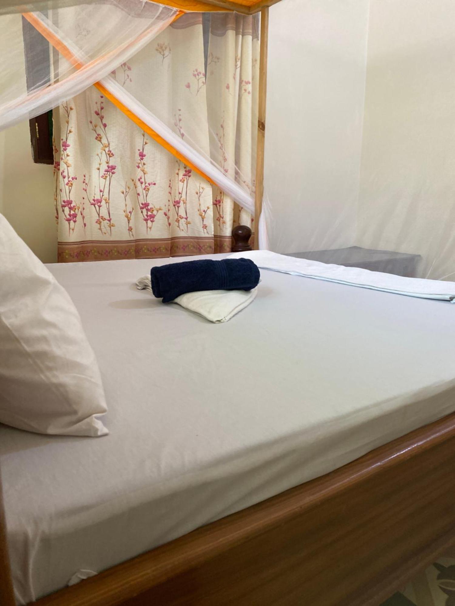 Bed and Breakfast Falcon House Кендва Екстер'єр фото