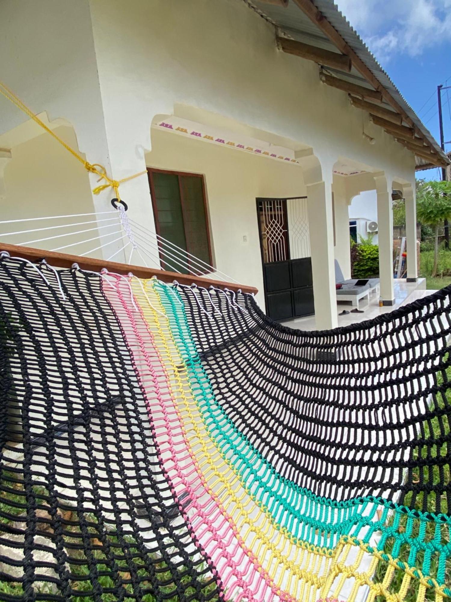 Bed and Breakfast Falcon House Кендва Екстер'єр фото