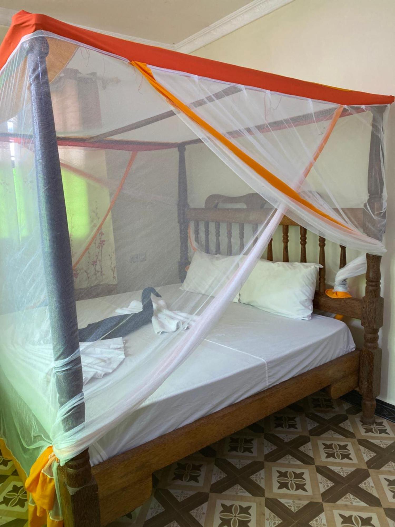 Bed and Breakfast Falcon House Кендва Екстер'єр фото