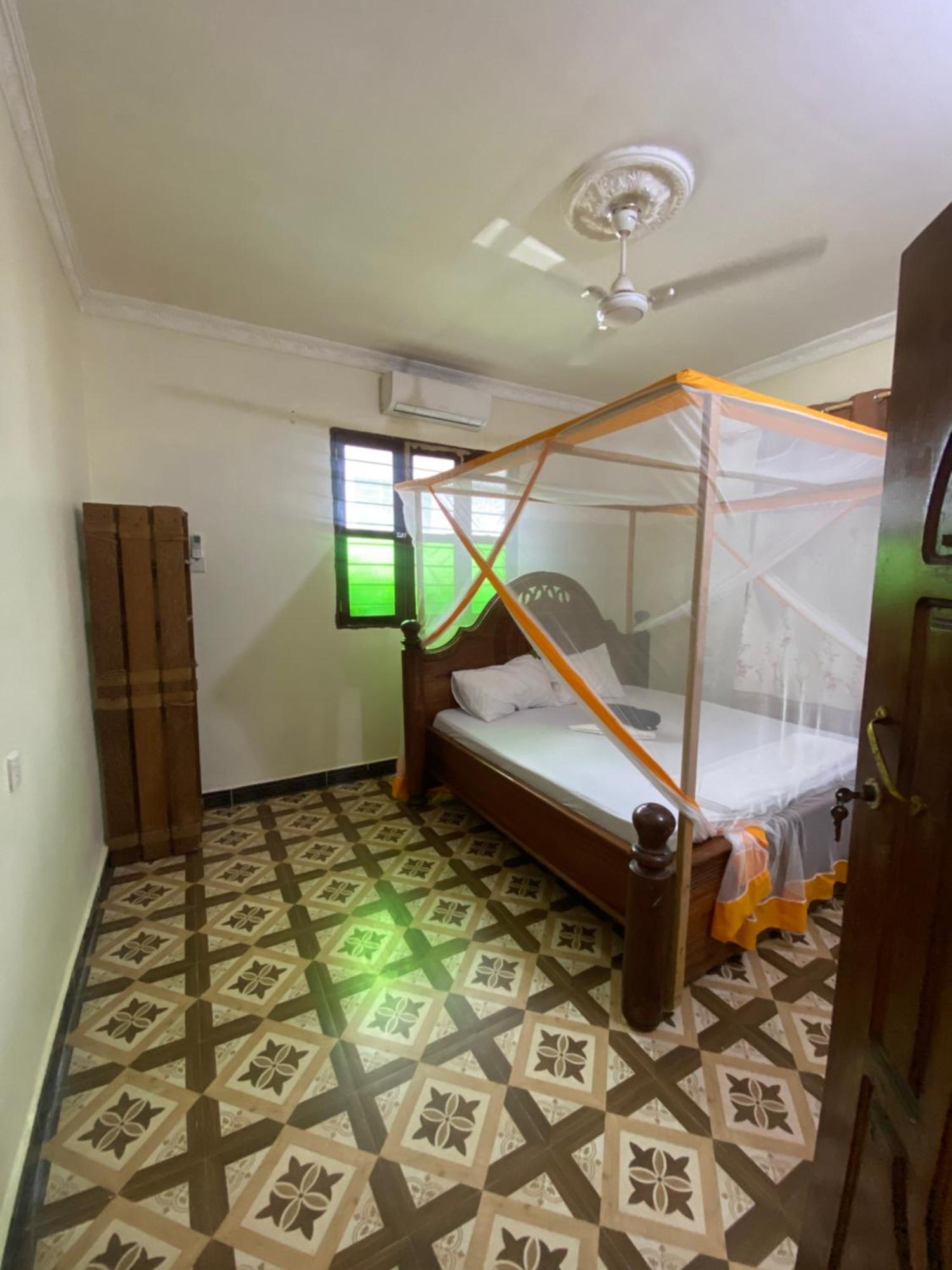 Bed and Breakfast Falcon House Кендва Екстер'єр фото