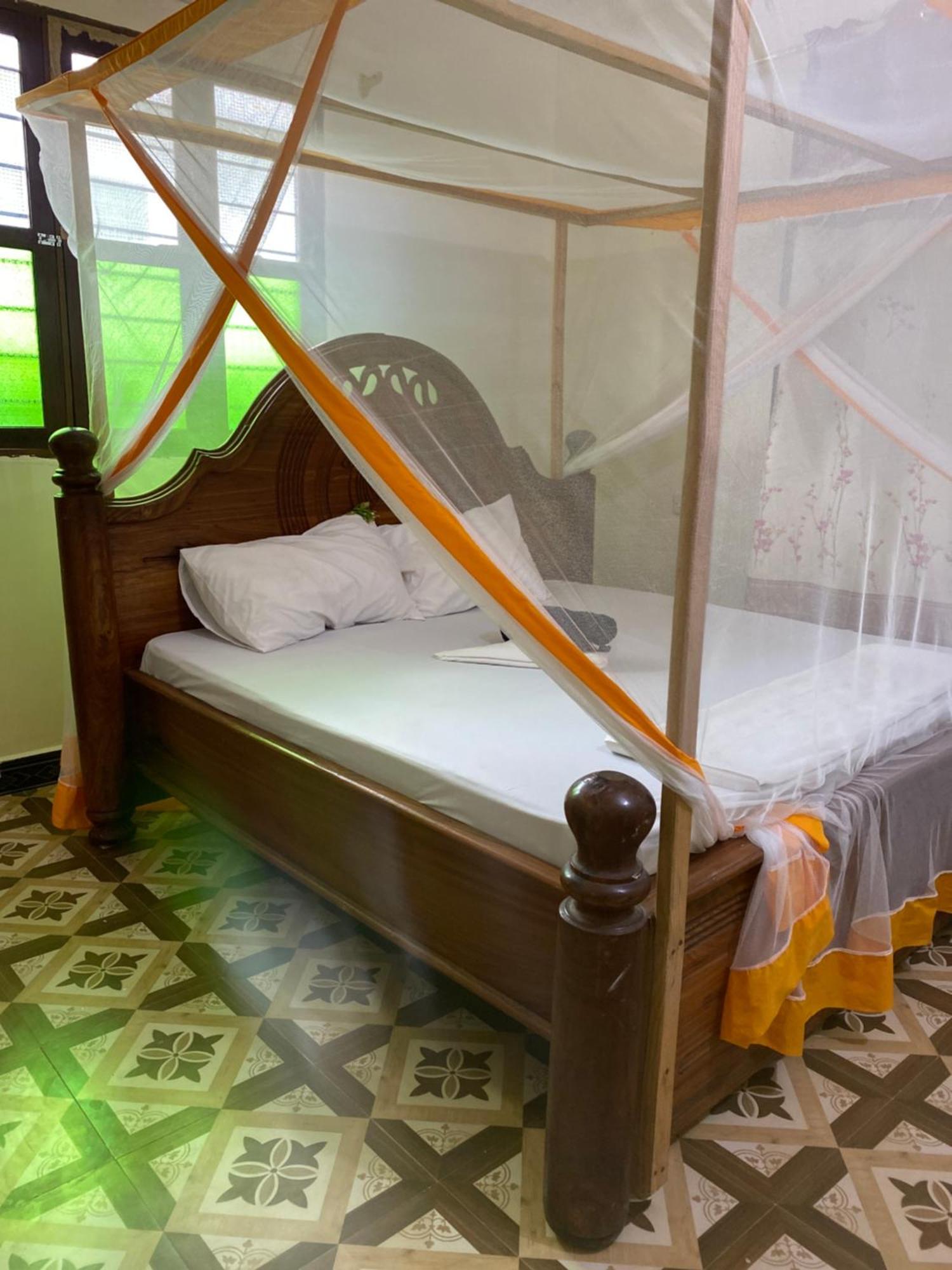 Bed and Breakfast Falcon House Кендва Екстер'єр фото