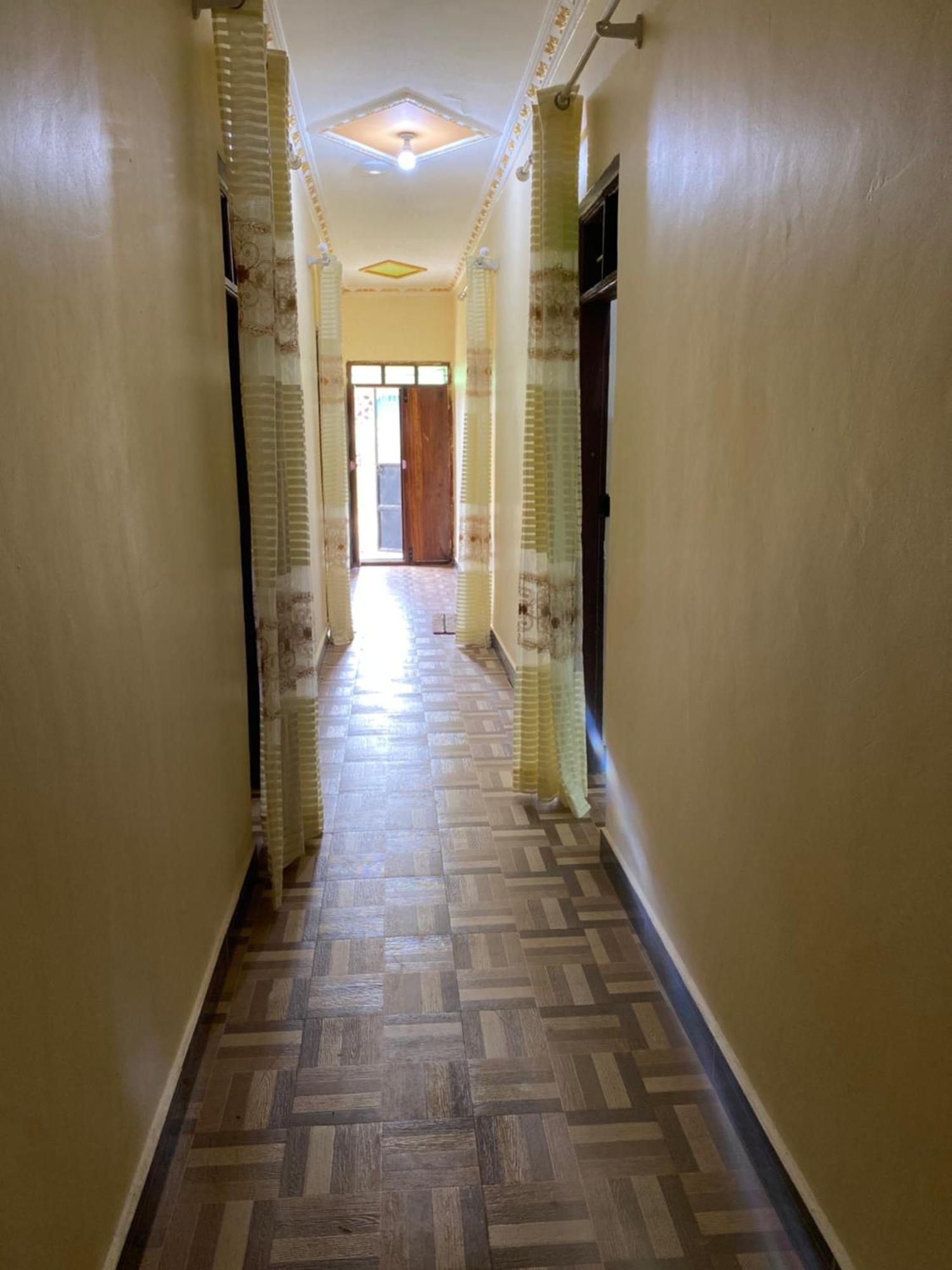Bed and Breakfast Falcon House Кендва Екстер'єр фото