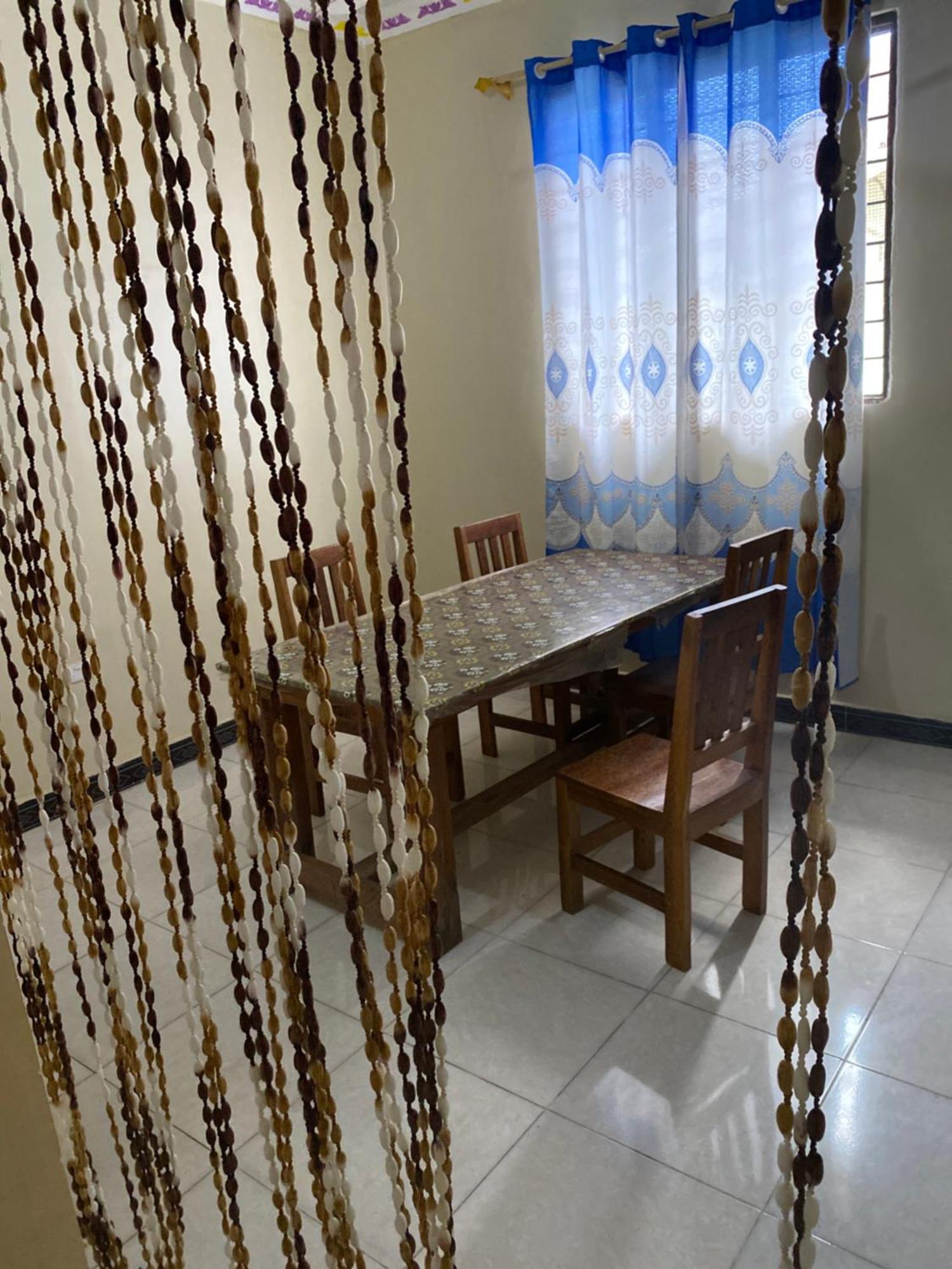 Bed and Breakfast Falcon House Кендва Екстер'єр фото