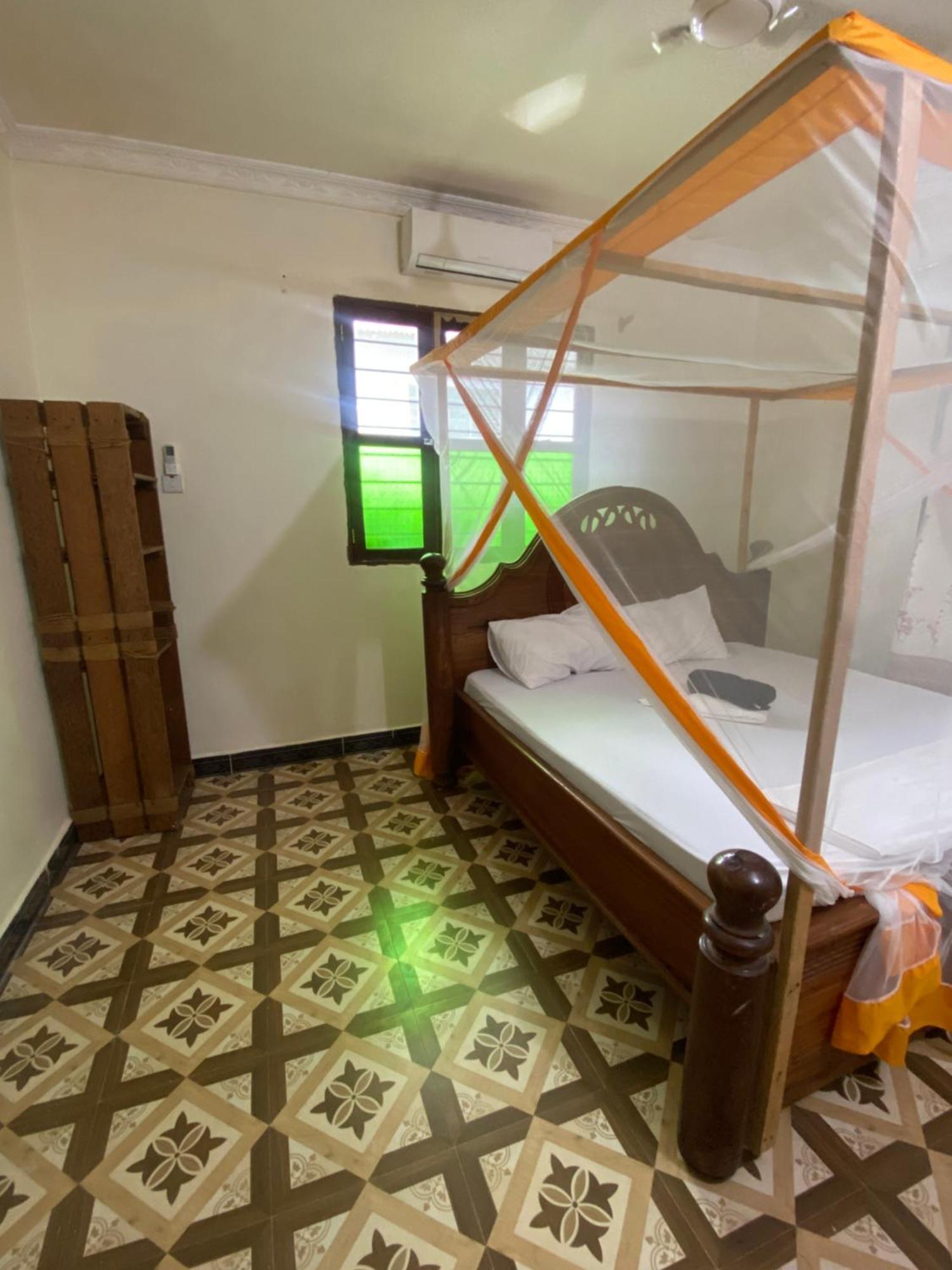 Bed and Breakfast Falcon House Кендва Екстер'єр фото
