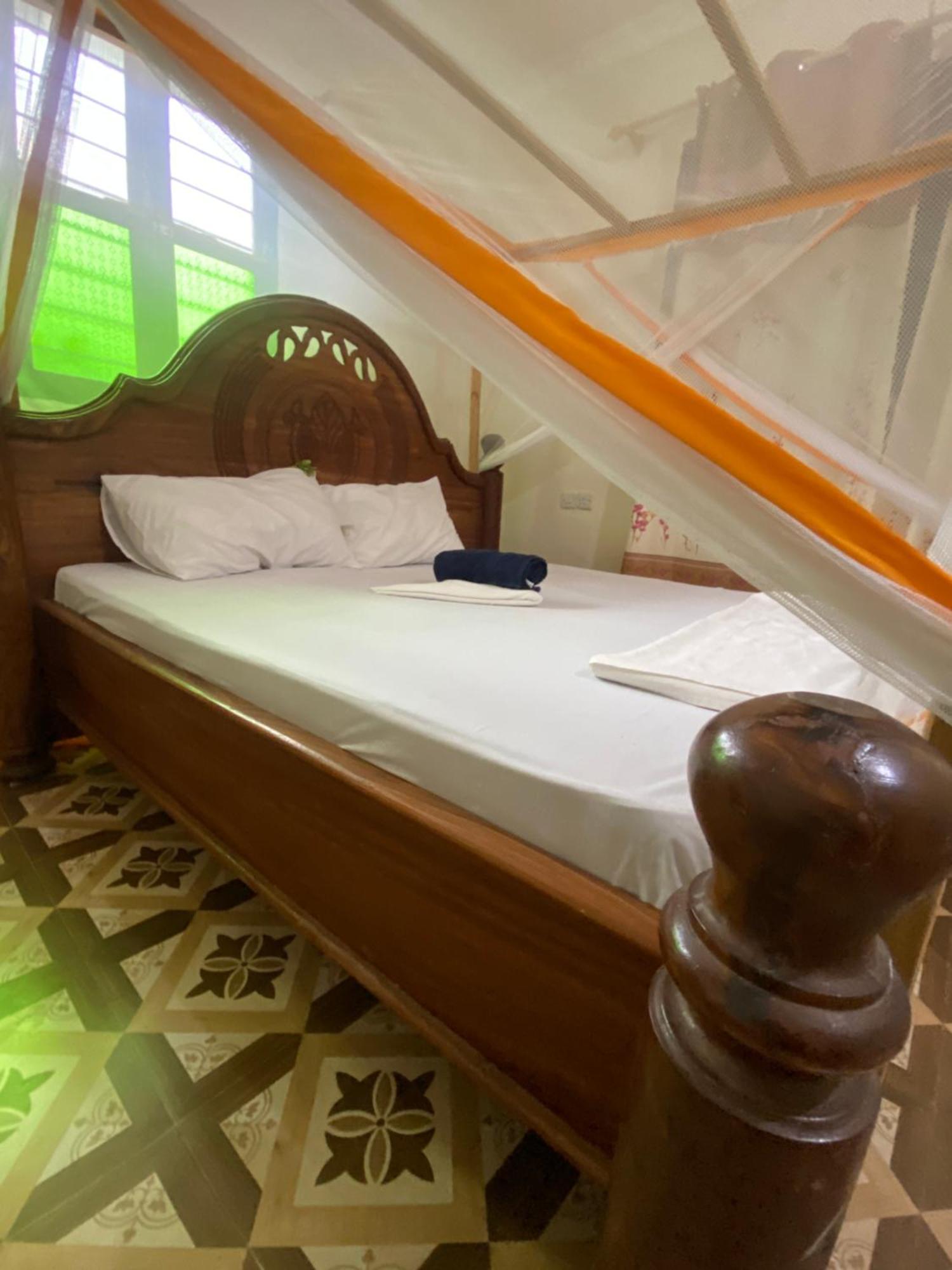 Bed and Breakfast Falcon House Кендва Екстер'єр фото