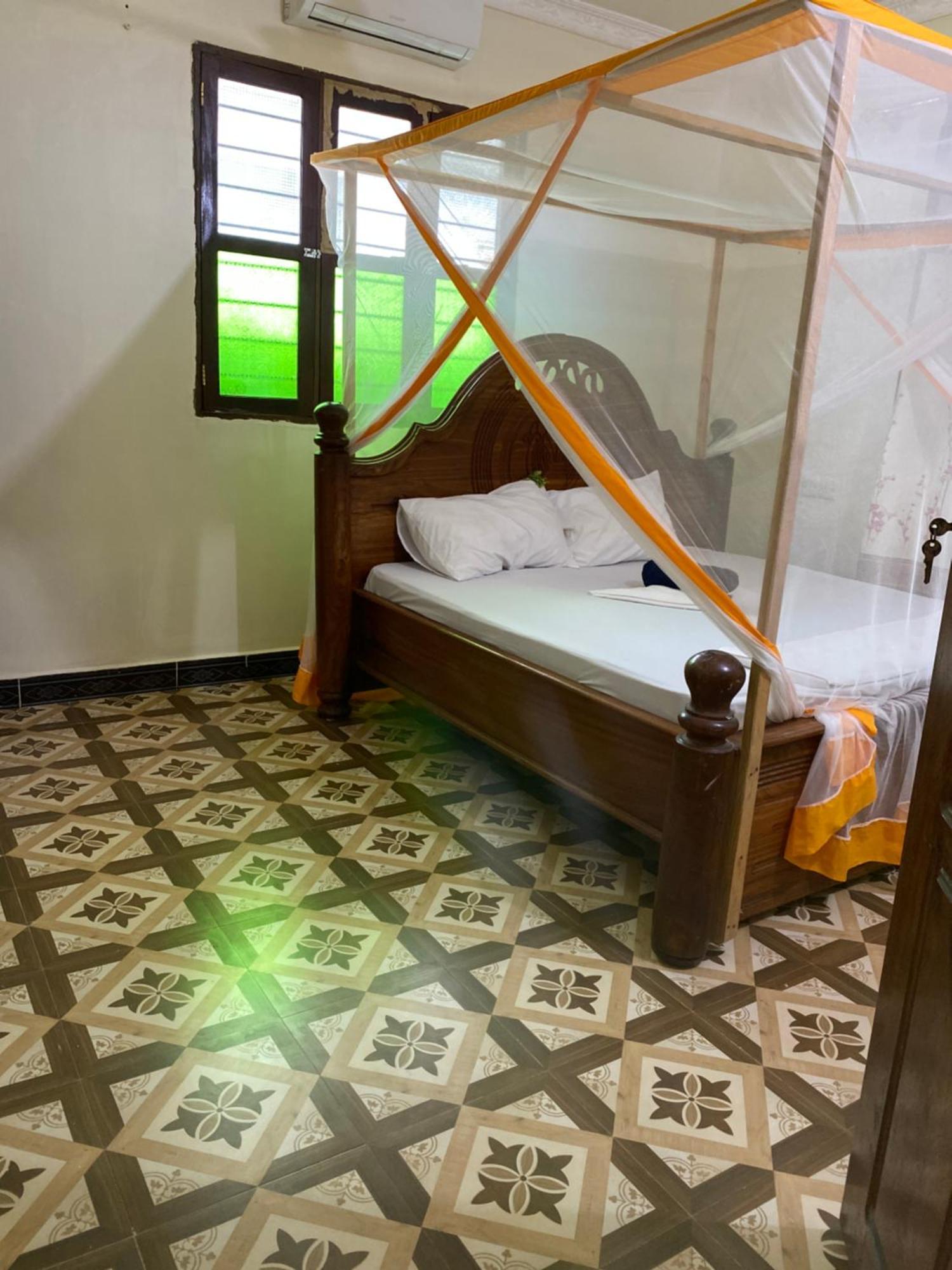 Bed and Breakfast Falcon House Кендва Екстер'єр фото
