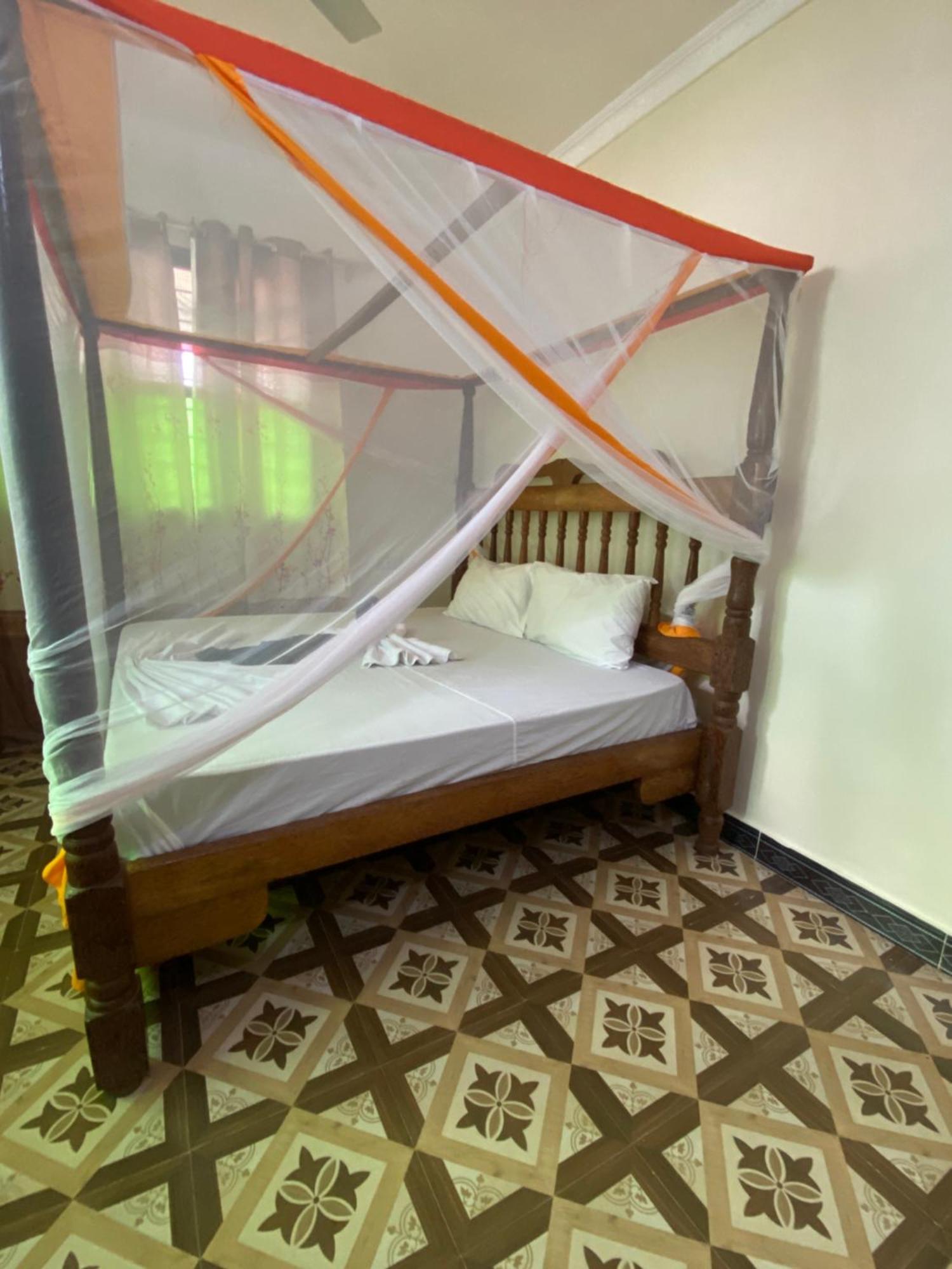 Bed and Breakfast Falcon House Кендва Екстер'єр фото