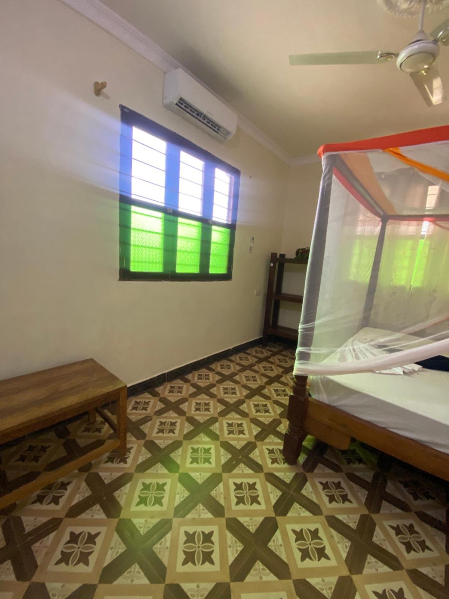 Bed and Breakfast Falcon House Кендва Екстер'єр фото