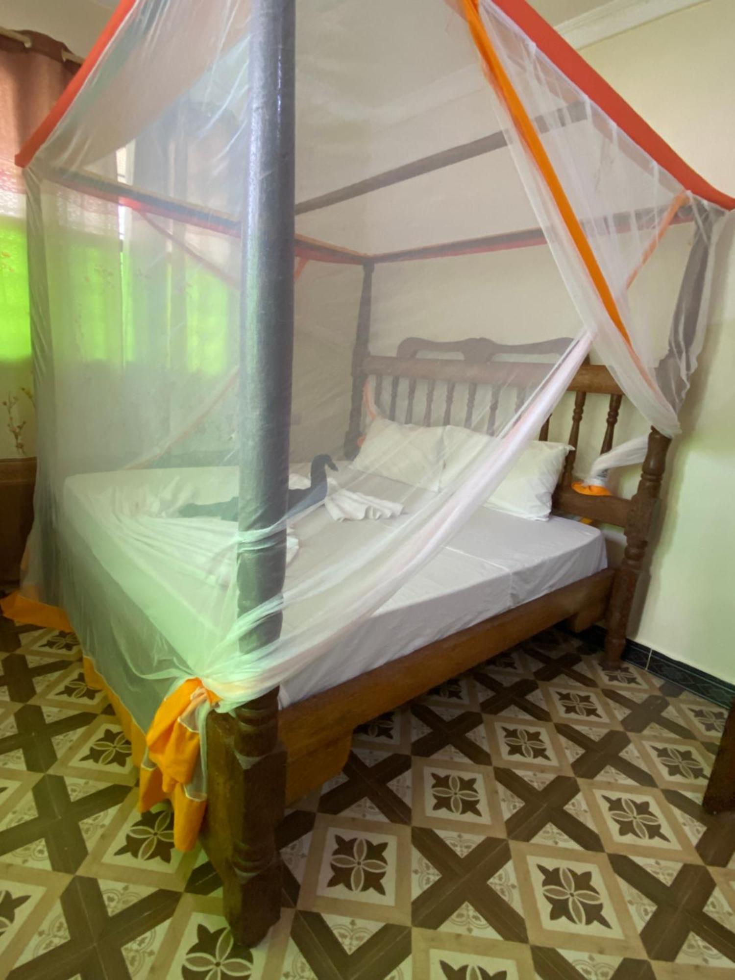 Bed and Breakfast Falcon House Кендва Екстер'єр фото