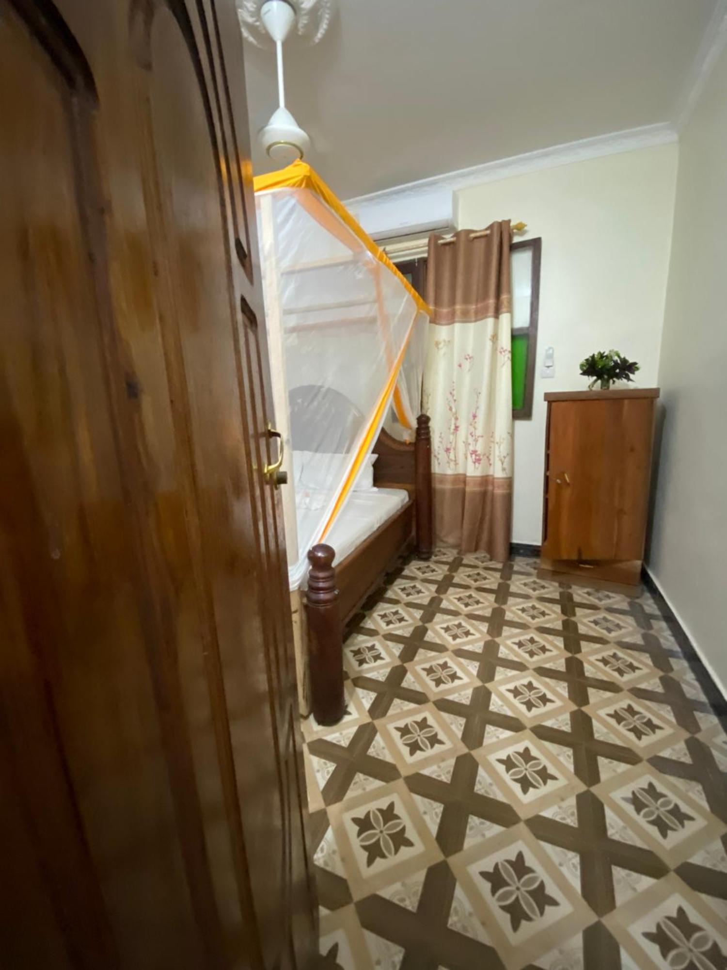 Bed and Breakfast Falcon House Кендва Екстер'єр фото
