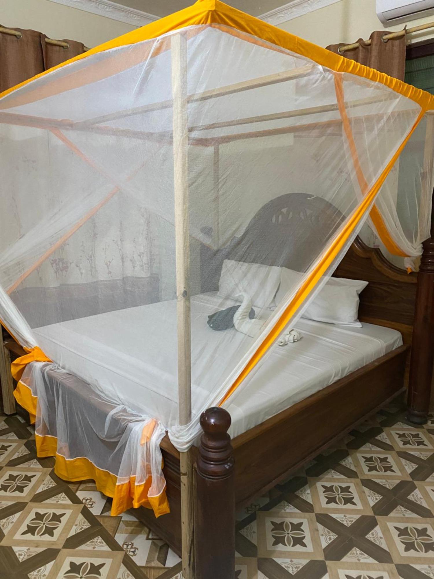 Bed and Breakfast Falcon House Кендва Екстер'єр фото