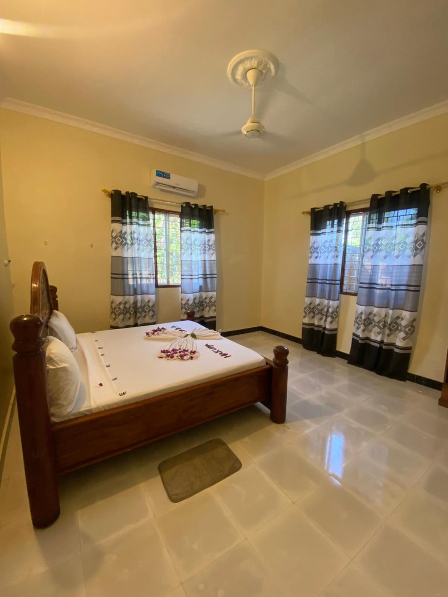 Bed and Breakfast Falcon House Кендва Екстер'єр фото