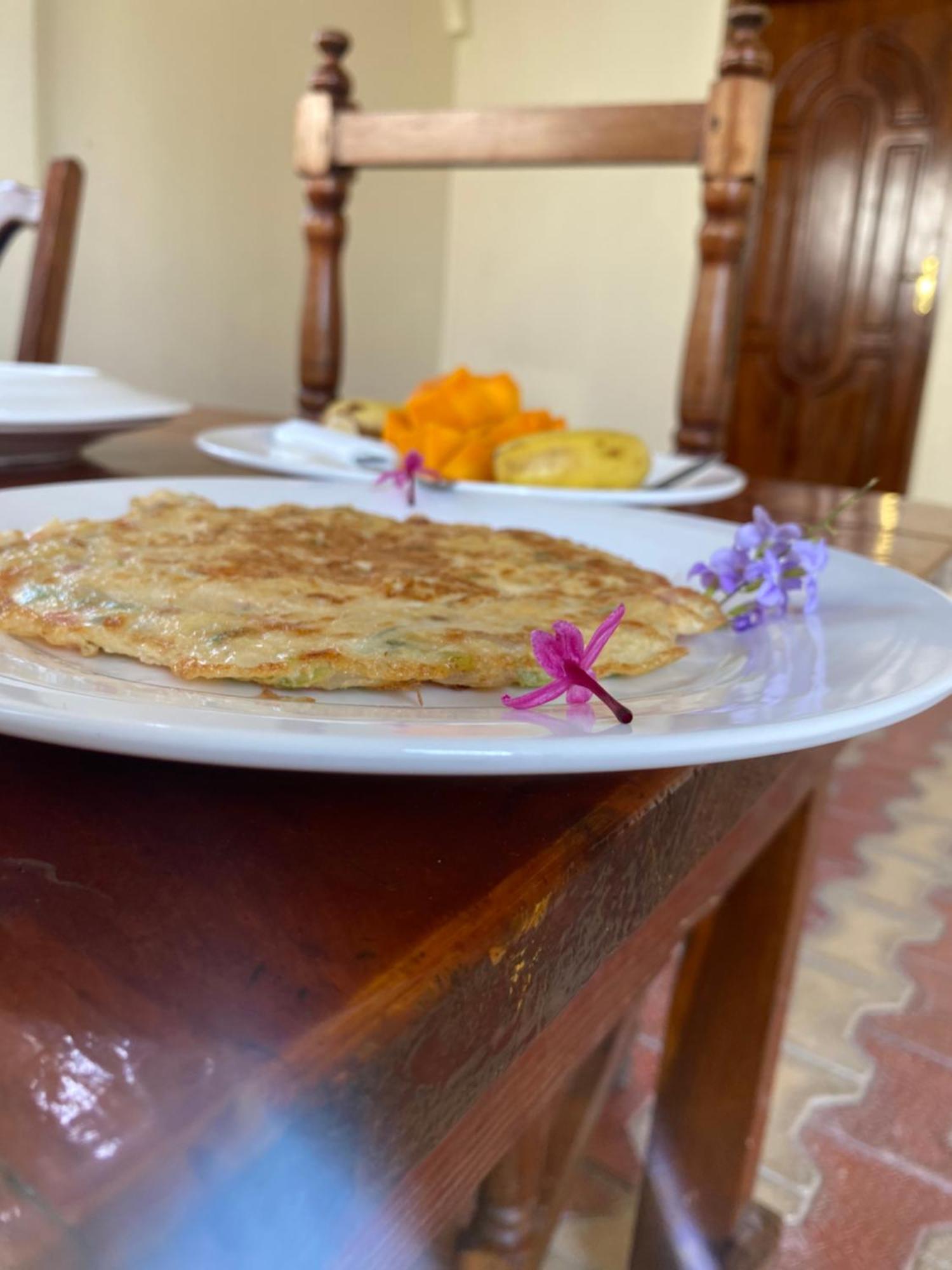Bed and Breakfast Falcon House Кендва Екстер'єр фото