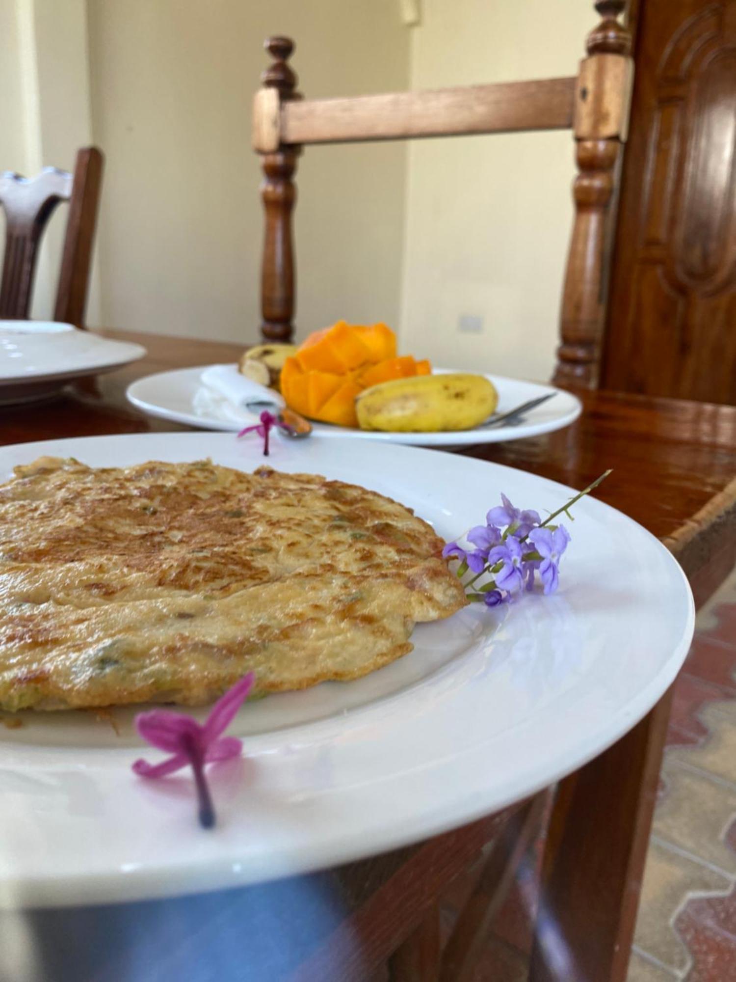Bed and Breakfast Falcon House Кендва Екстер'єр фото